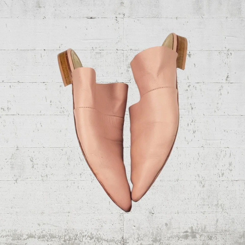 Free People Blush Pink Leather Pointed Toe Mules Slides Size 38‎